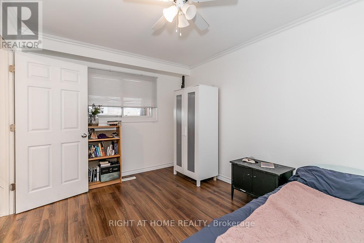 Lower - 20 Carlton Road, Barrie, Ontario  L4M 5J6 - Photo 16 - S12382745