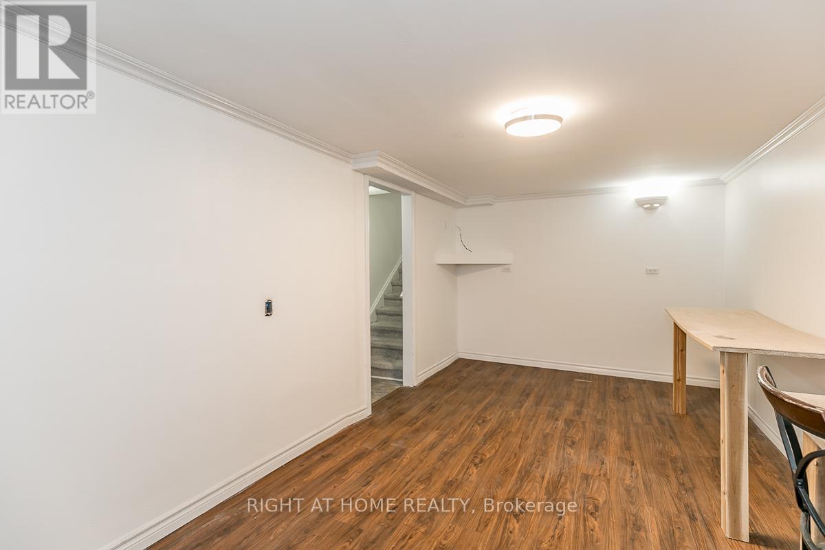 Lower - 20 Carlton Road, Barrie, Ontario  L4M 5J6 - Photo 6 - S12382745