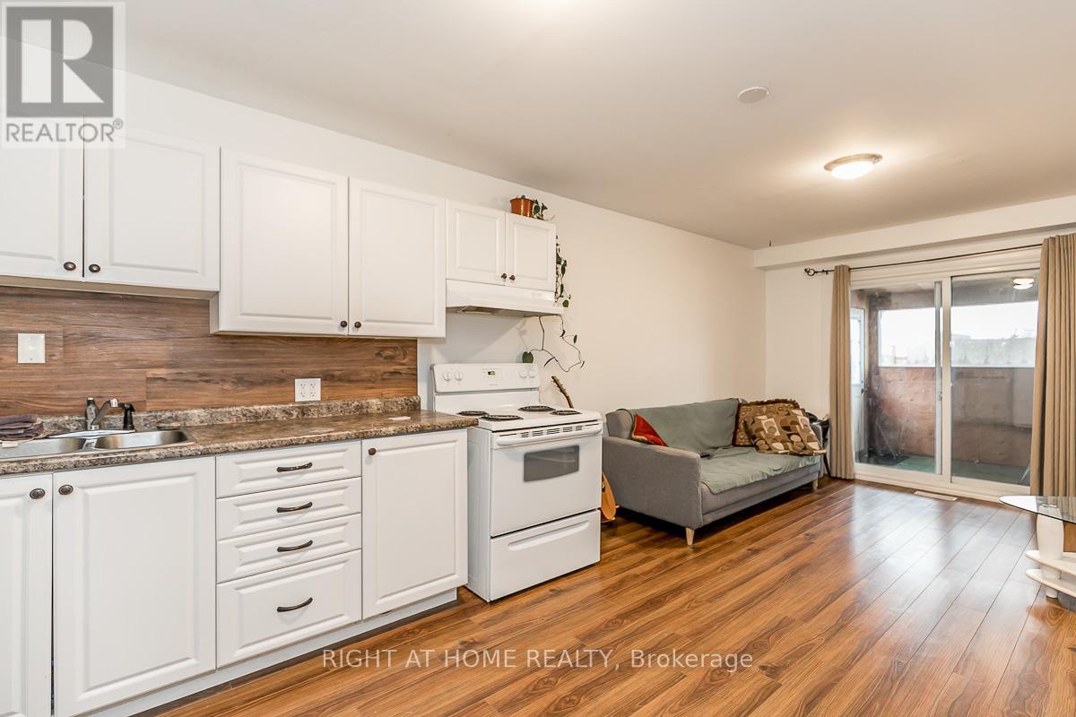 Lower - 20 Carlton Road, Barrie, Ontario  L4M 5J6 - Photo 8 - S12382745