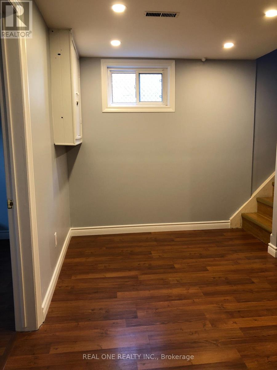 Lower - 1161 Shadeland Drive, Mississauga, Ontario  L5C 1P2 - Photo 13 - W12382753
