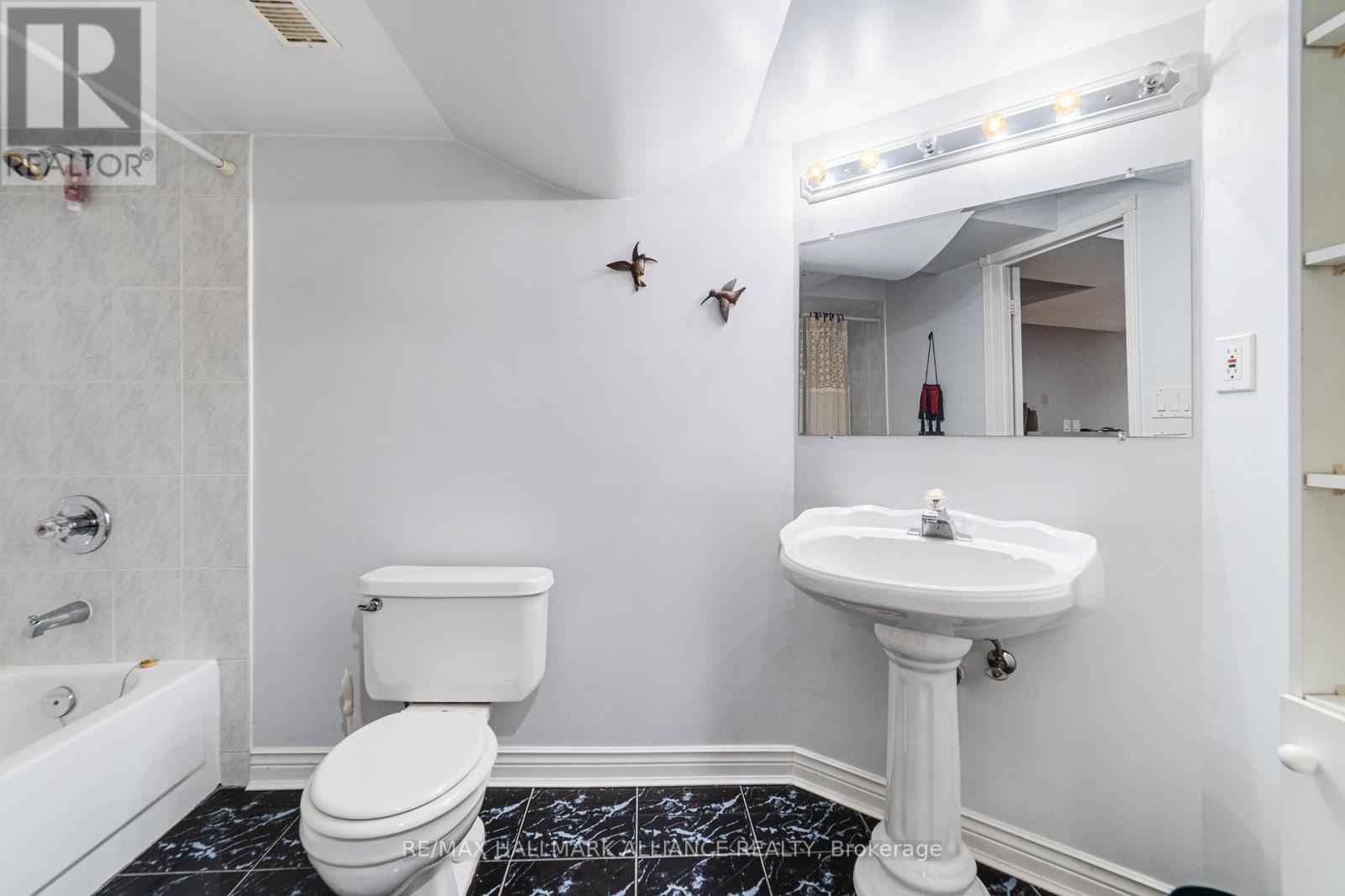 365 Turnberry Crescent, Mississauga, Ontario  L4Z 3W3 - Photo 36 - W12382765