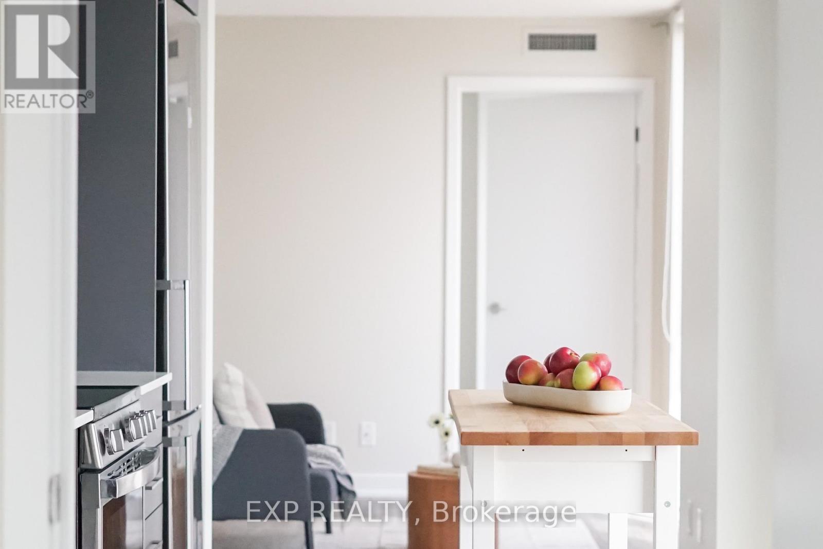 1106 - 38 Monte Kwinter Court, Toronto, Ontario  M3H 0E2 - Photo 6 - C12382793