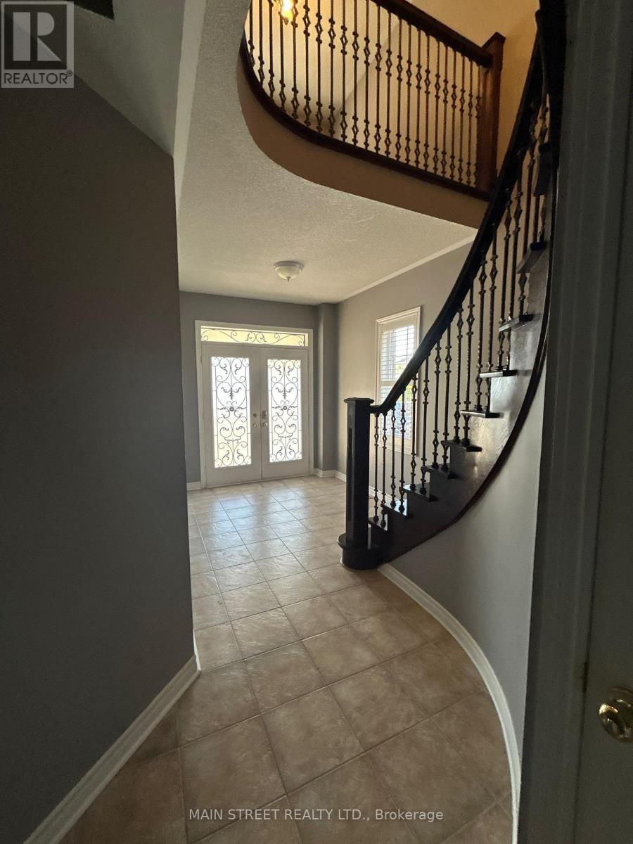 84 Pannahill Drive, Brampton, Ontario  L6P 3B3 - Photo 2 - W12382770