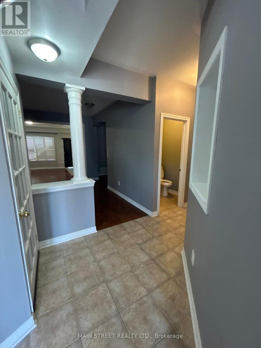 84 Pannahill Drive, Brampton, Ontario  L6P 3B3 - Photo 4 - W12382770