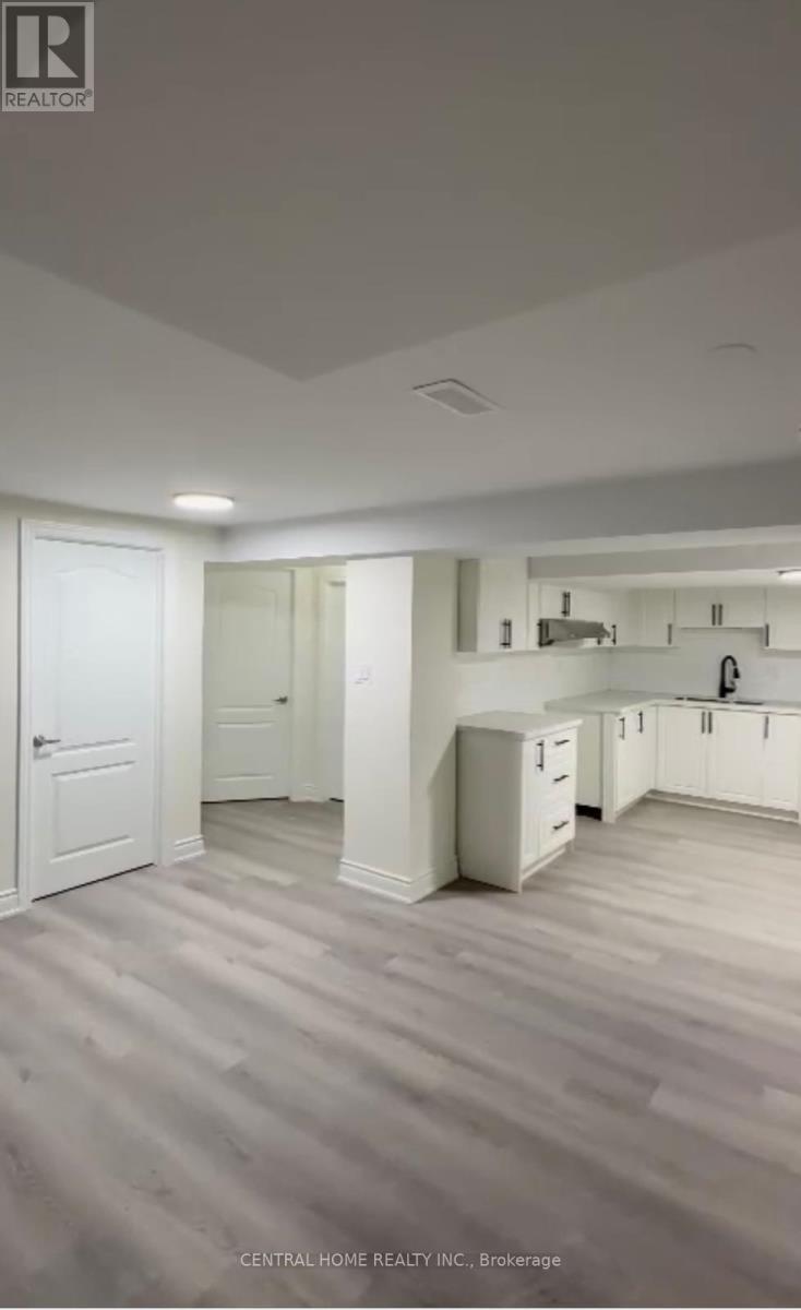1372 Rebecca Street, Oakville, Ontario  L6L 1Z4 - Photo 11 - W12382772