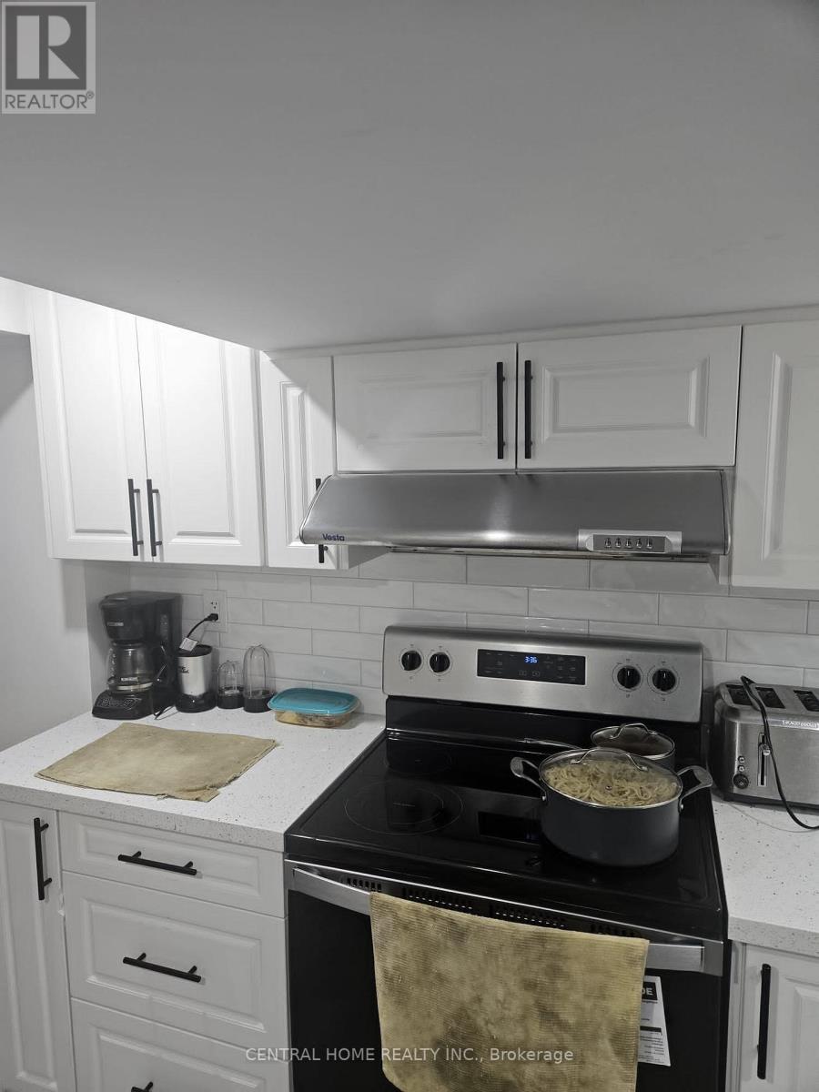 1372 Rebecca Street, Oakville, Ontario  L6L 1Z4 - Photo 2 - W12382772