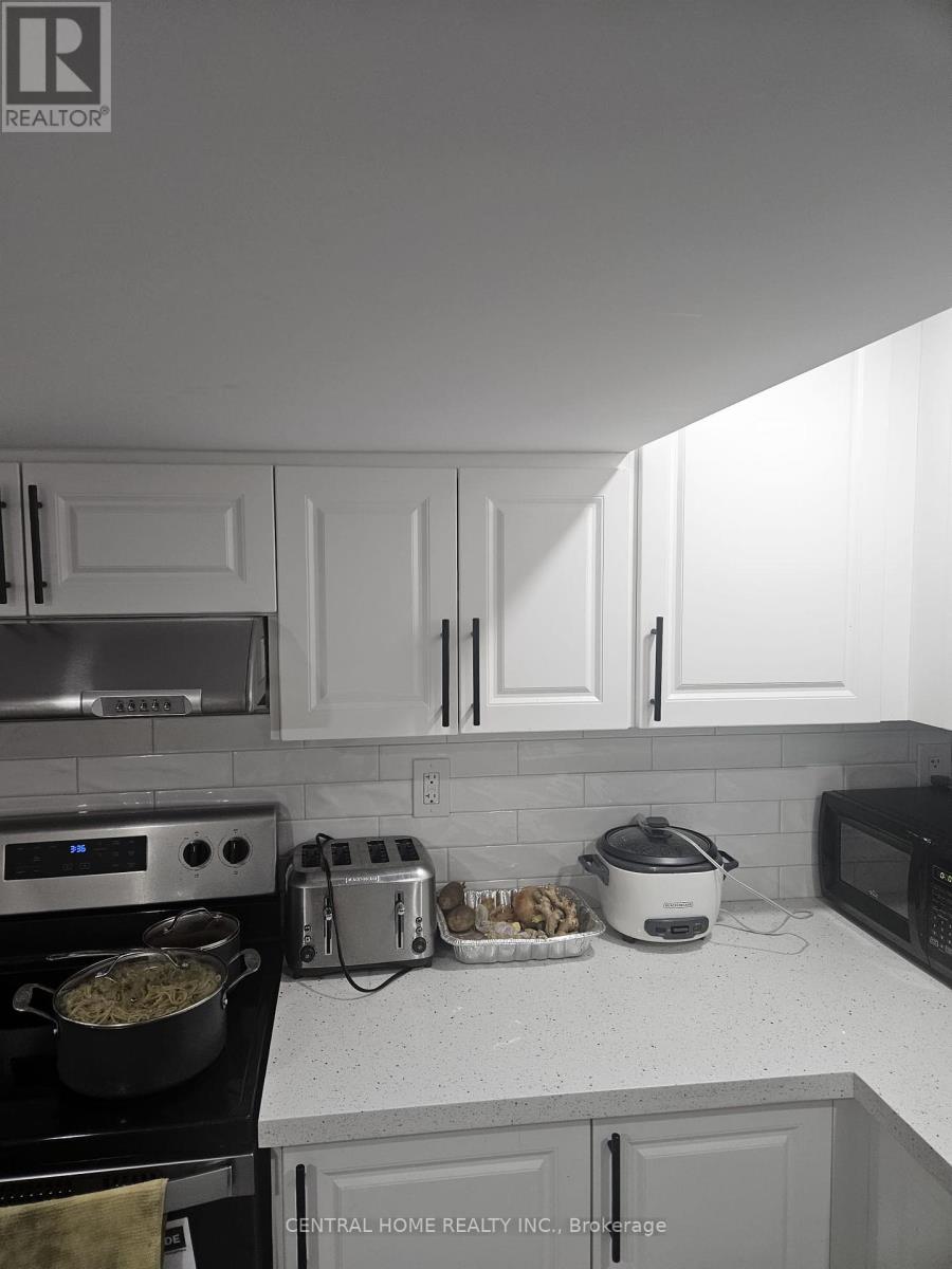 1372 Rebecca Street, Oakville, Ontario  L6L 1Z4 - Photo 4 - W12382772