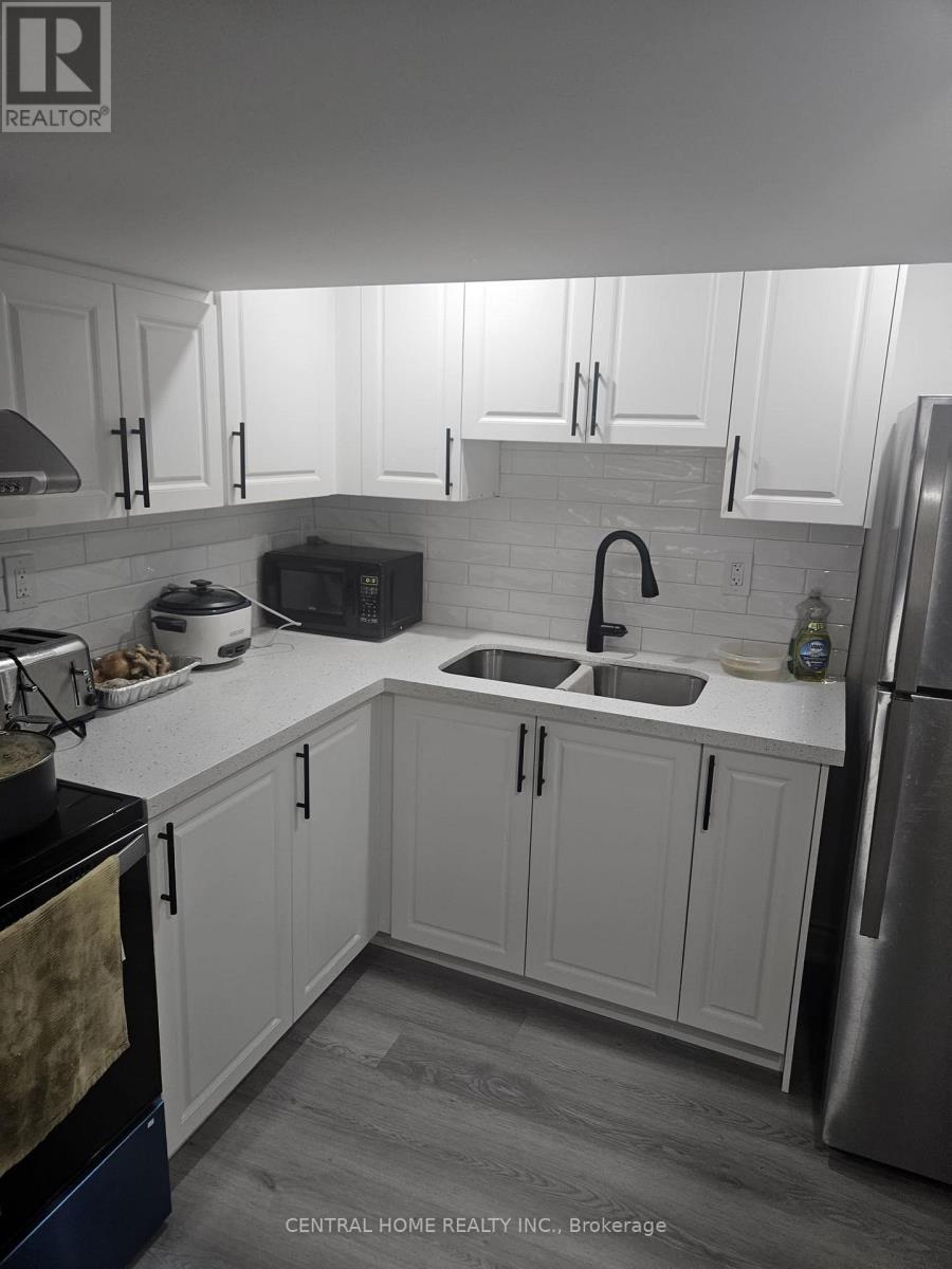 1372 Rebecca Street, Oakville, Ontario  L6L 1Z4 - Photo 7 - W12382772