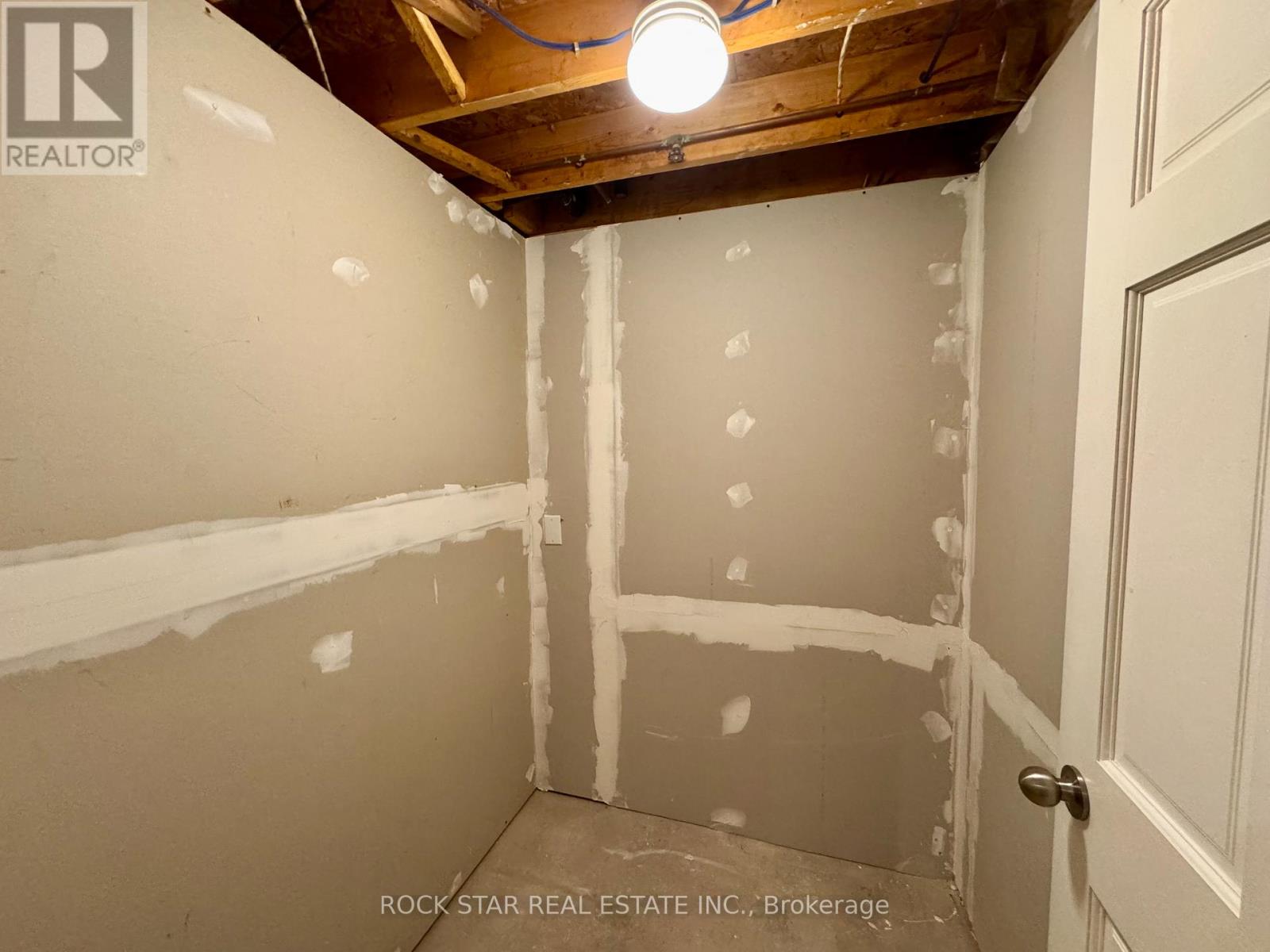 1 - 2 Cedar Drive, Orangeville, Ontario  L9W 2X6 - Photo 27 - W12382777