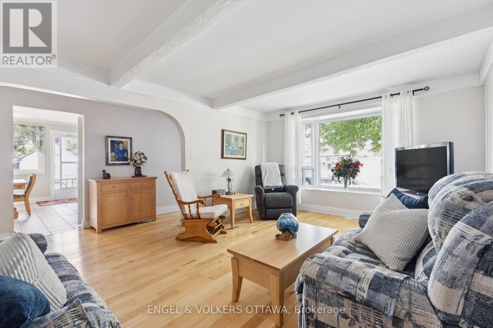 Property at 1318 ST JEAN STREET image 4