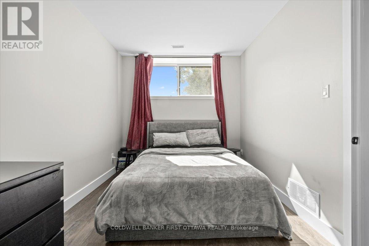 A/b - 22 Inverkip Avenue, Ottawa, Ontario  K1T 4B7 - Photo 15 - X12382810