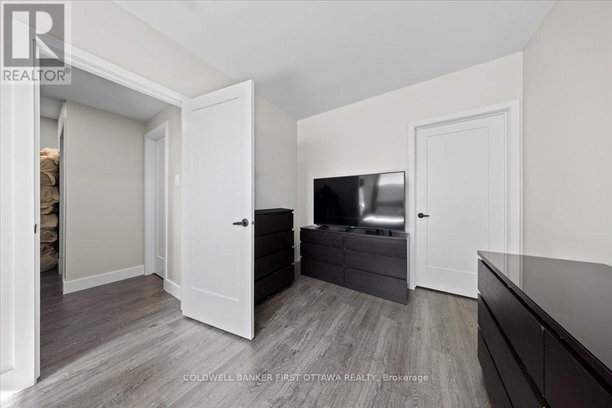 A/b - 22 Inverkip Avenue, Ottawa, Ontario  K1T 4B7 - Photo 16 - X12382810
