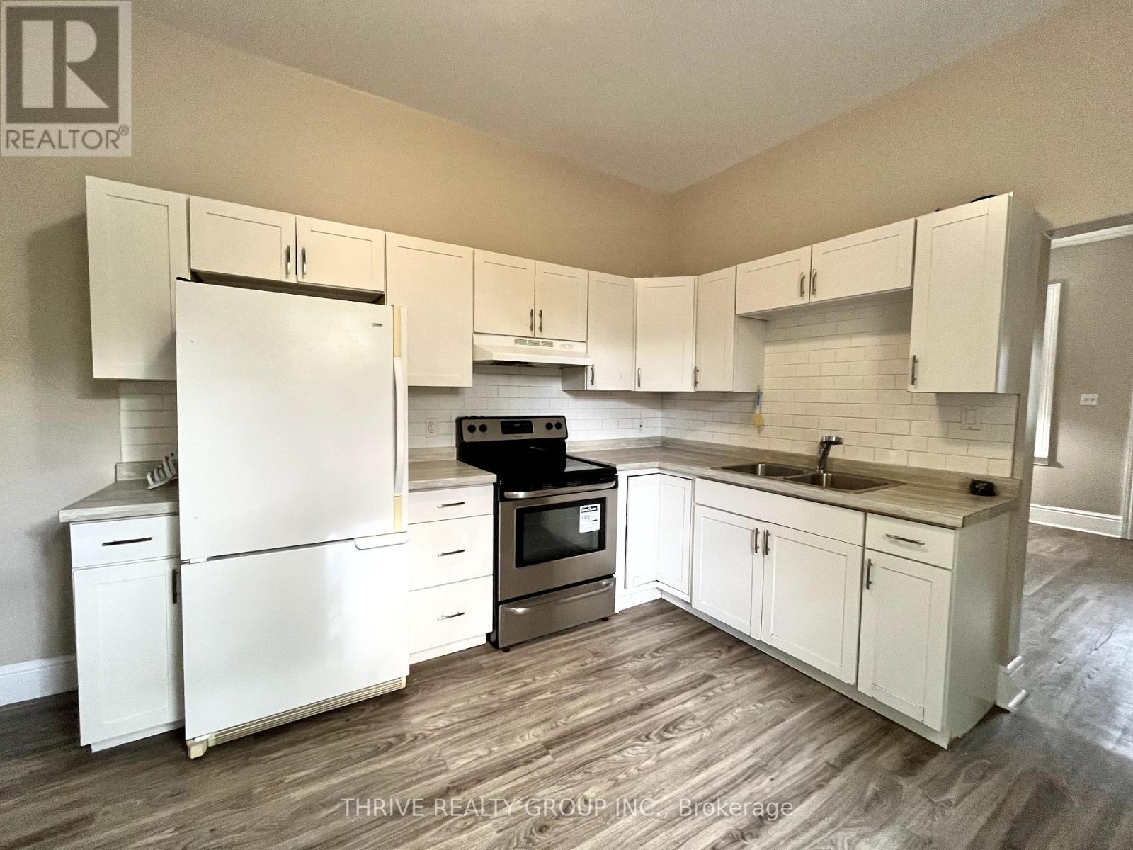 448 Simcoe Street, London East, Ontario  N6B 1K2 - Photo 2 - X12382796