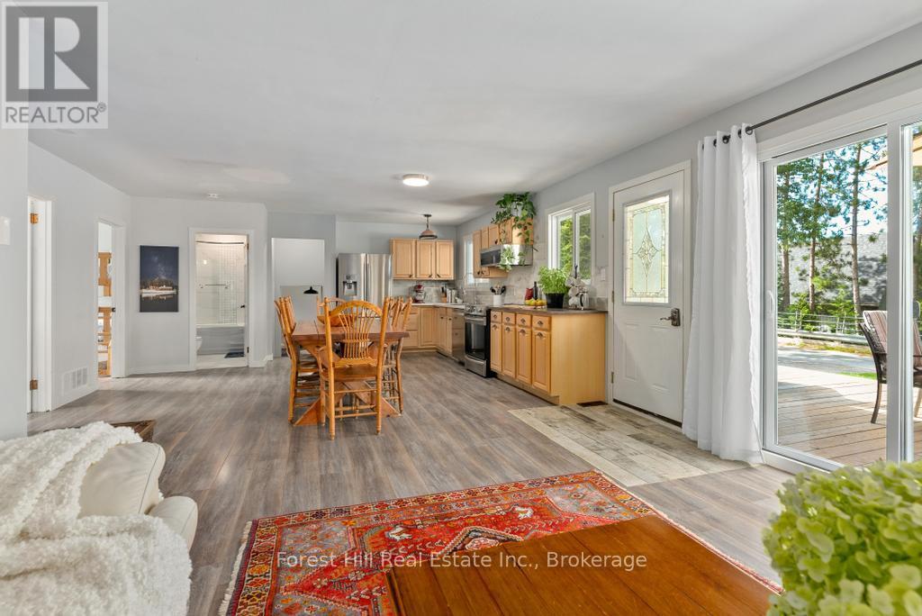 1076 Harvey Avenue, Algonquin Highlands, Ontario  P0A 1E0 - Photo 14 - X12377402