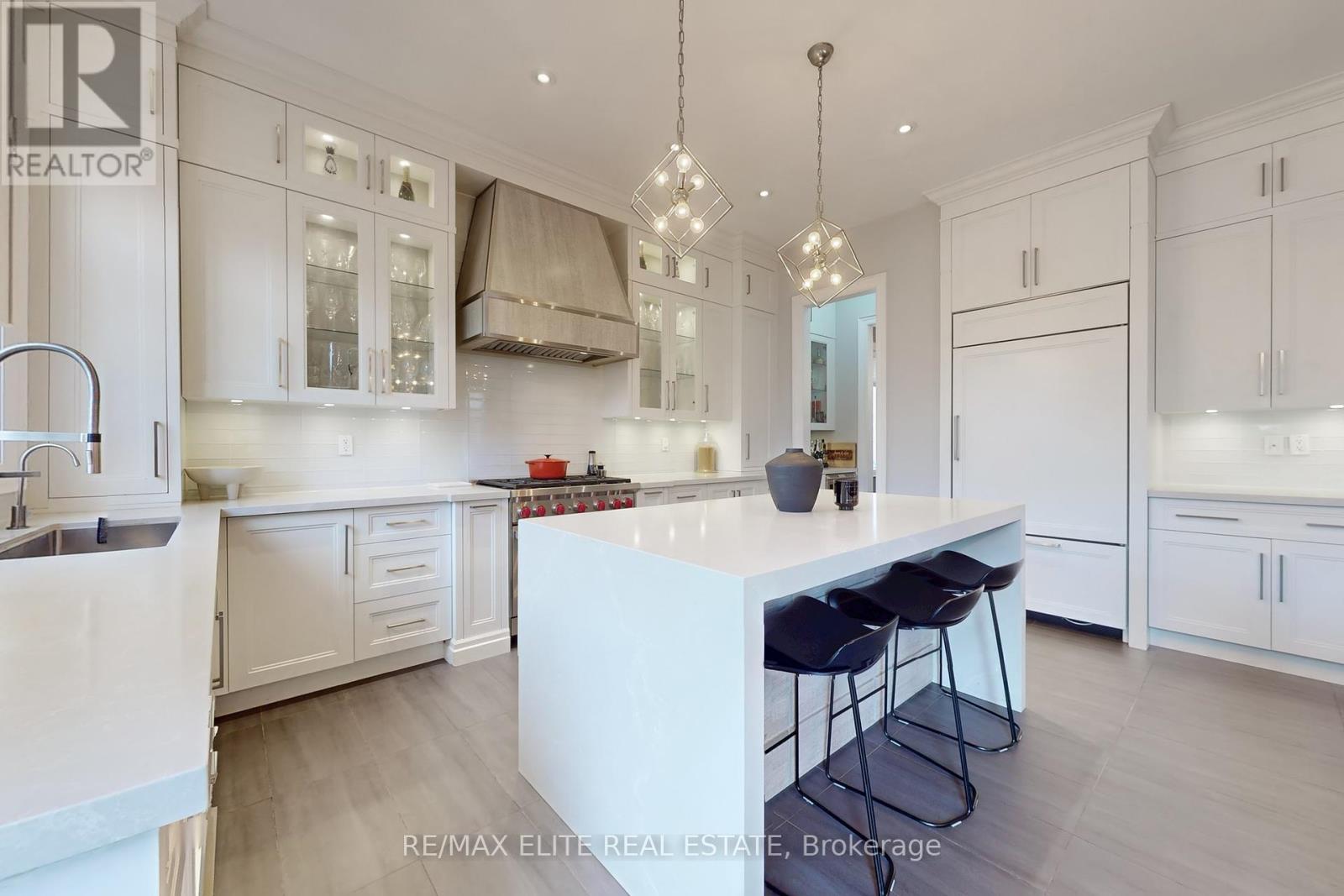 7 Colyton Court, Aurora (Aurora Grove), Ontario  L4G 6Z6 - Photo 1 - N12382795