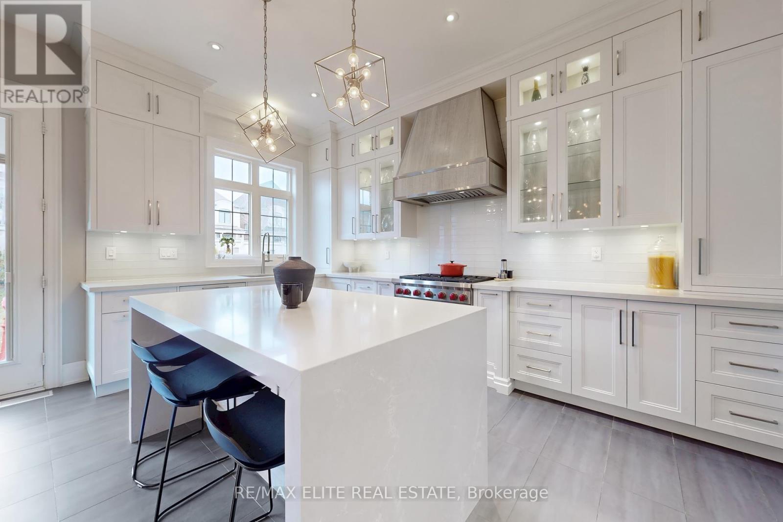 7 Colyton Court, Aurora (Aurora Grove), Ontario  L4G 6Z6 - Photo 11 - N12382795