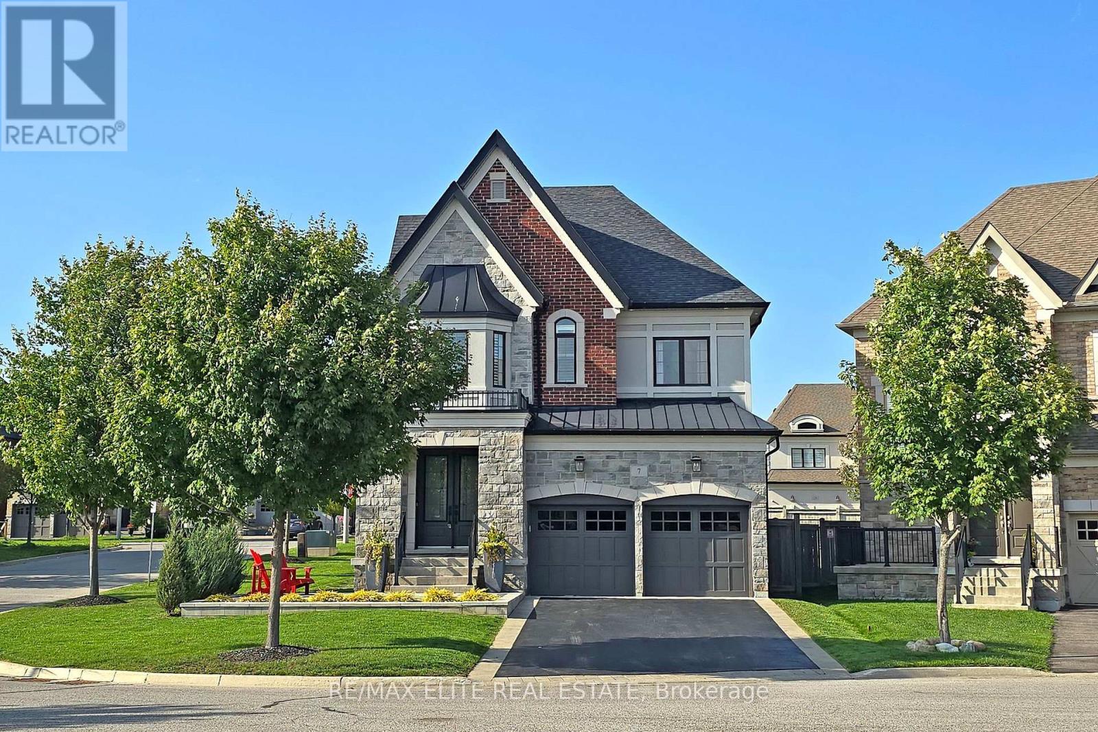 7 Colyton Court, Aurora (Aurora Grove), Ontario  L4G 6Z6 - Photo 2 - N12382795