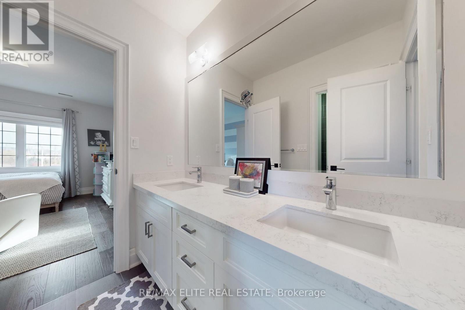 7 Colyton Court, Aurora (Aurora Grove), Ontario  L4G 6Z6 - Photo 33 - N12382795