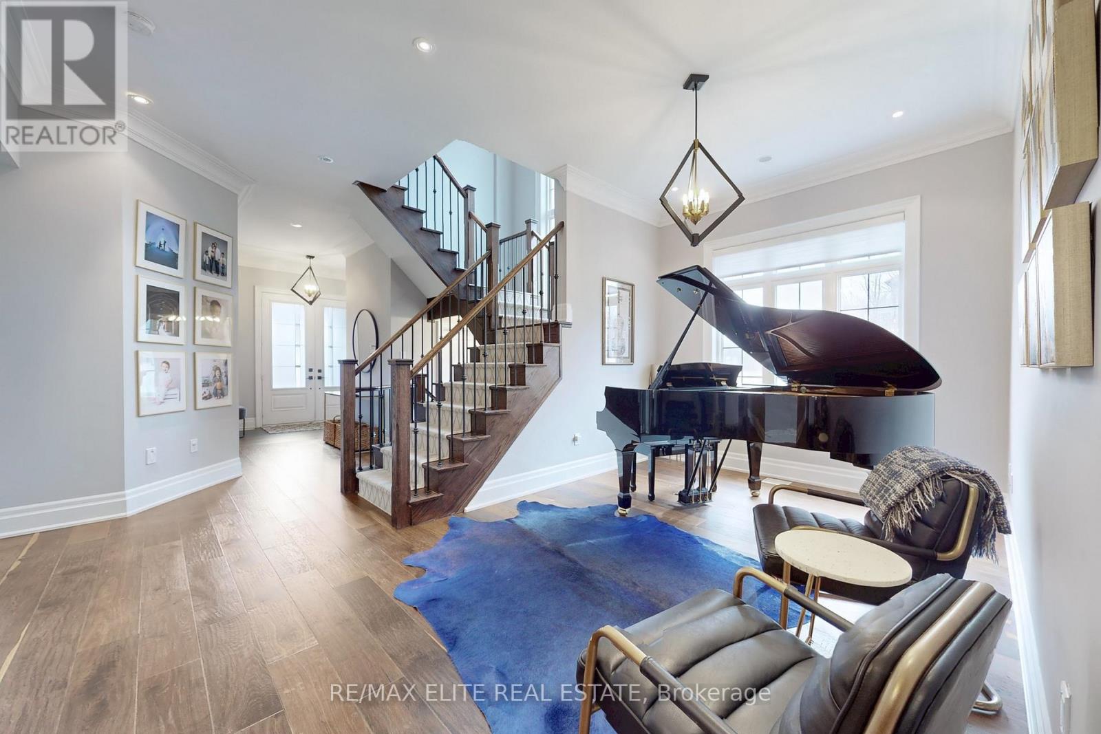 7 Colyton Court, Aurora (Aurora Grove), Ontario  L4G 6Z6 - Photo 4 - N12382795