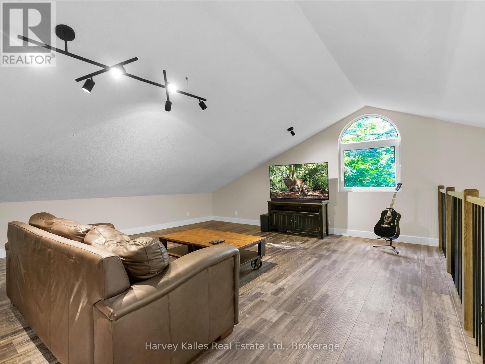 15 Victoria Street, Seguin, Ontario  P0C 1J0 - Photo 12 - X12382824