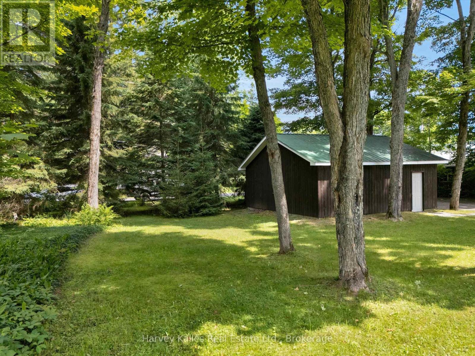 15 Victoria Street, Seguin, Ontario  P0C 1J0 - Photo 14 - X12382824