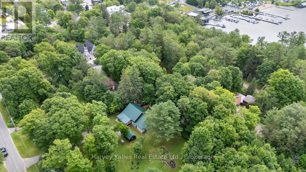 15 Victoria Street, Seguin, Ontario  P0C 1J0 - Photo 3 - X12382824