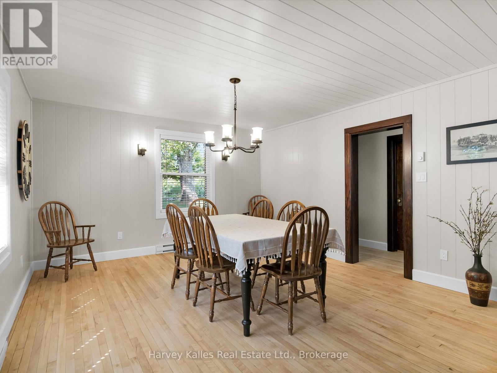 15 Victoria Street, Seguin, Ontario  P0C 1J0 - Photo 7 - X12382824