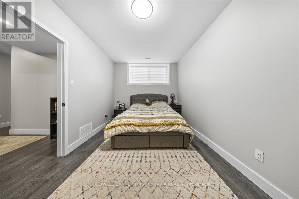 A & B - 25 Pennard Way, Ottawa, Ontario  K1T 4C1 - Photo 10 - X12382817