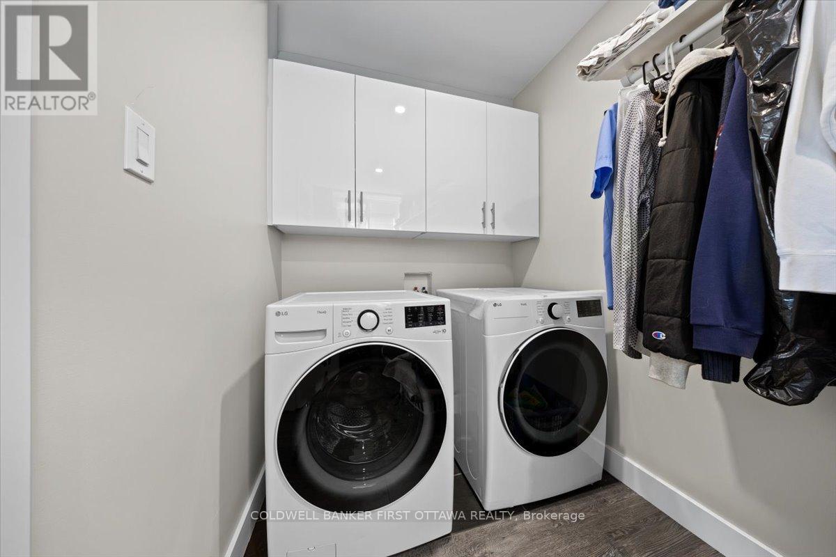 A & B - 25 Pennard Way, Ottawa, Ontario  K1T 4C1 - Photo 12 - X12382817