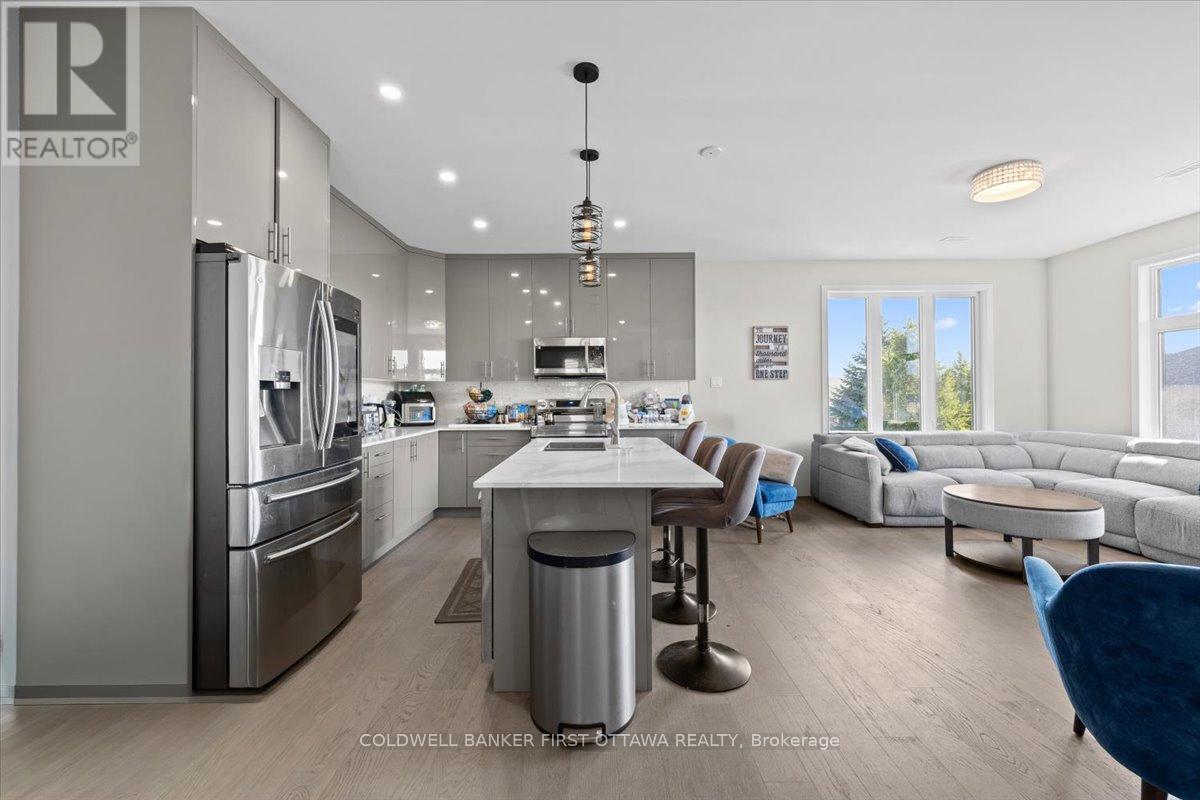 A & B - 25 Pennard Way, Ottawa, Ontario  K1T 4C1 - Photo 19 - X12382817