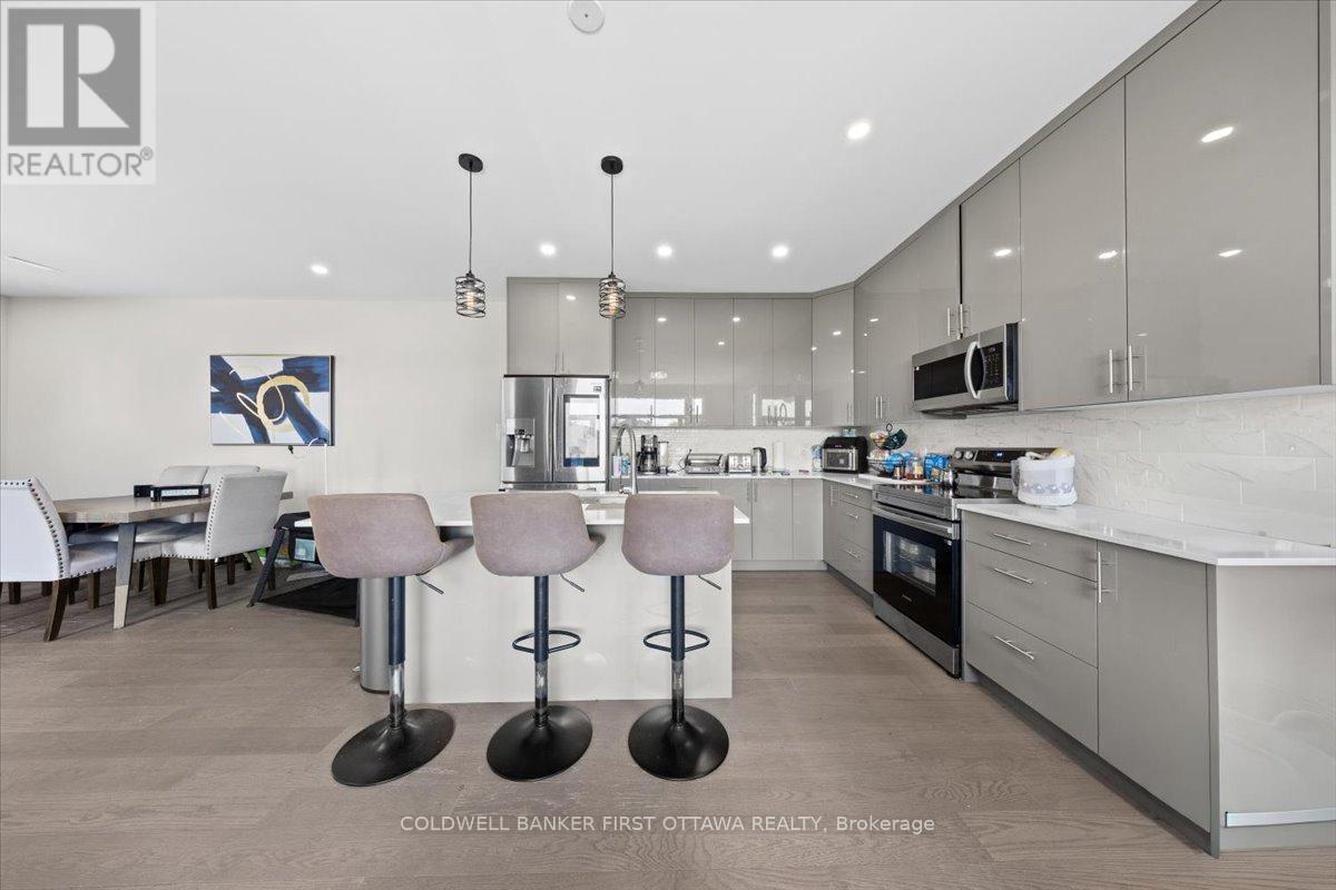 A & B - 25 Pennard Way, Ottawa, Ontario  K1T 4C1 - Photo 20 - X12382817