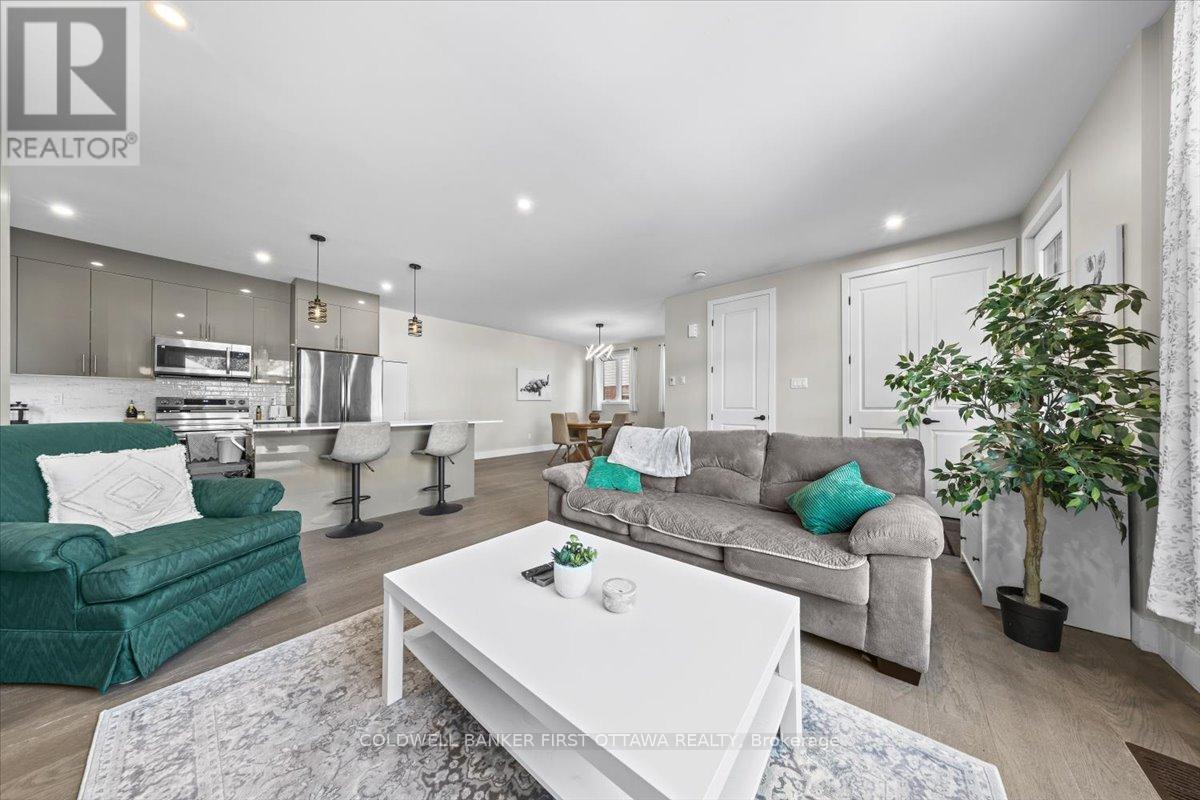 A & B - 25 Pennard Way, Ottawa, Ontario  K1T 4C1 - Photo 6 - X12382817