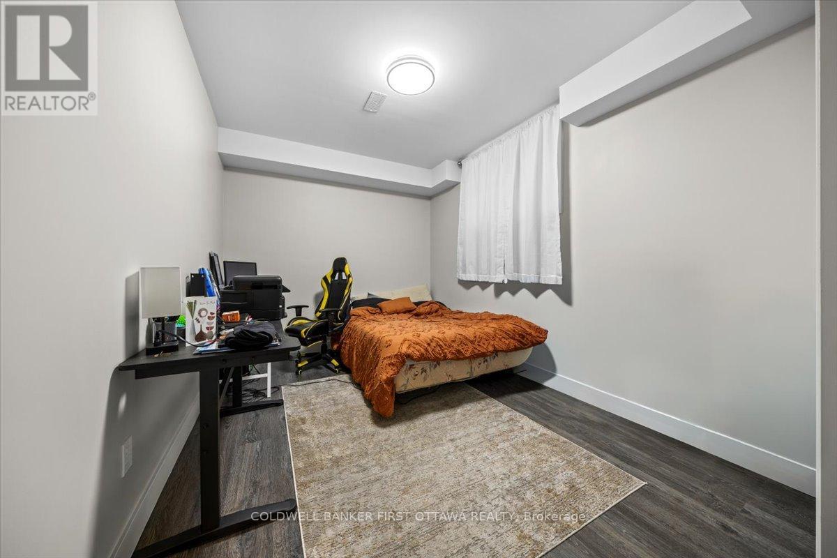 A & B - 25 Pennard Way, Ottawa, Ontario  K1T 4C1 - Photo 9 - X12382817