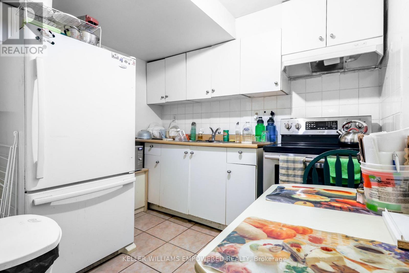 199 Hollyberry Trail, Toronto, Ontario  M2H 2P3 - Photo 18 - C12382826