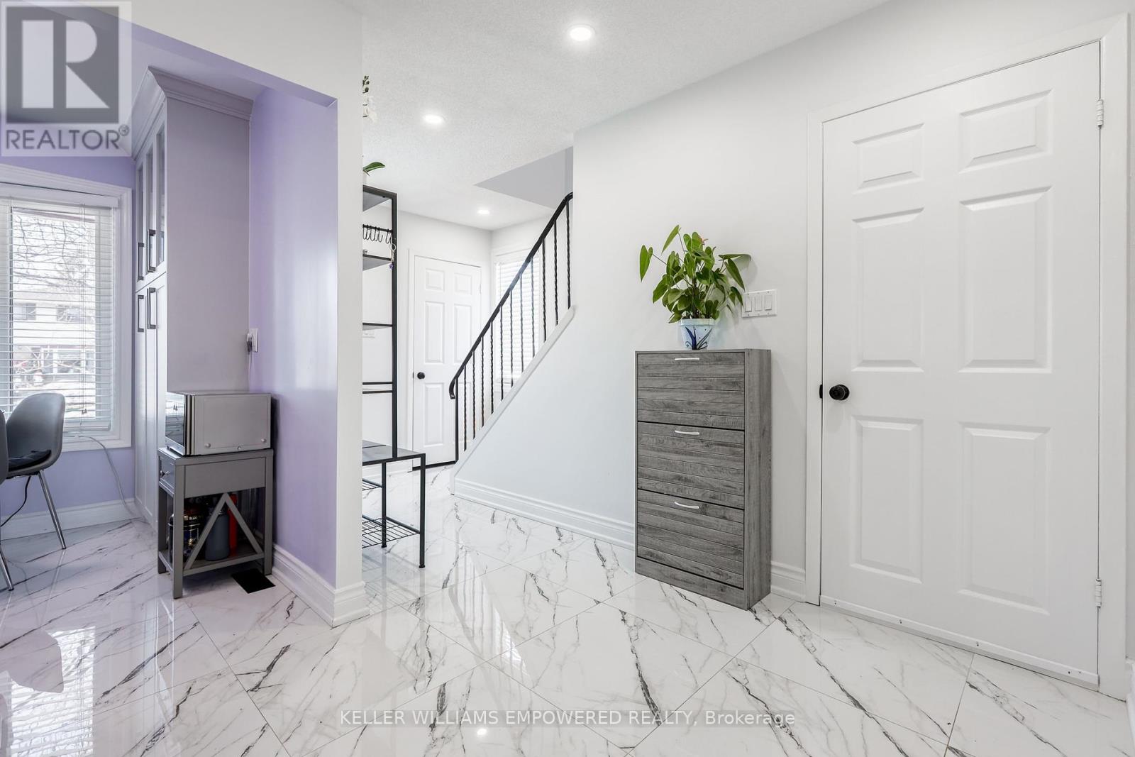 Property at 199 HOLLYBERRY TRAIL image 2