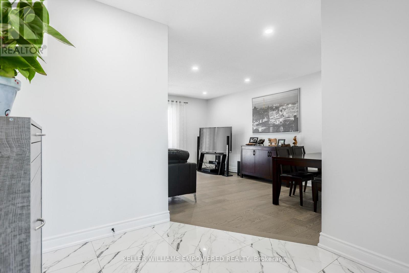 Property at 199 HOLLYBERRY TRAIL image 3