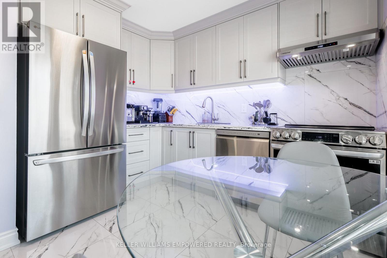 199 Hollyberry Trail, Toronto, Ontario  M2H 2P3 - Photo 8 - C12382826