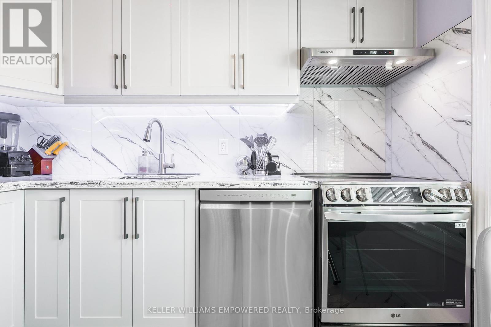 199 Hollyberry Trail, Toronto, Ontario  M2H 2P3 - Photo 9 - C12382826