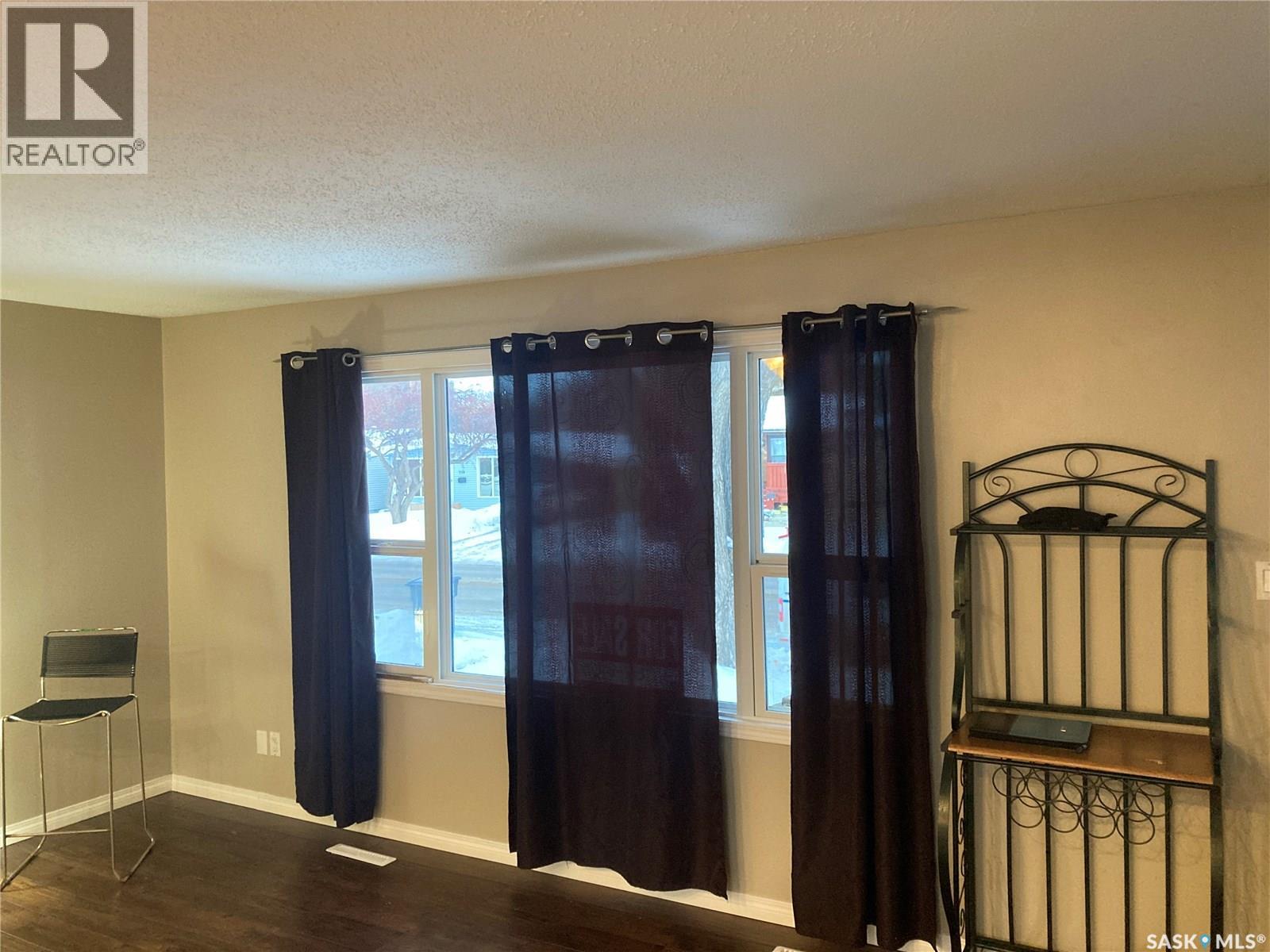325 W Avenue N, Saskatoon, Saskatchewan  S7K 1N3 - Photo 2 - SK017526