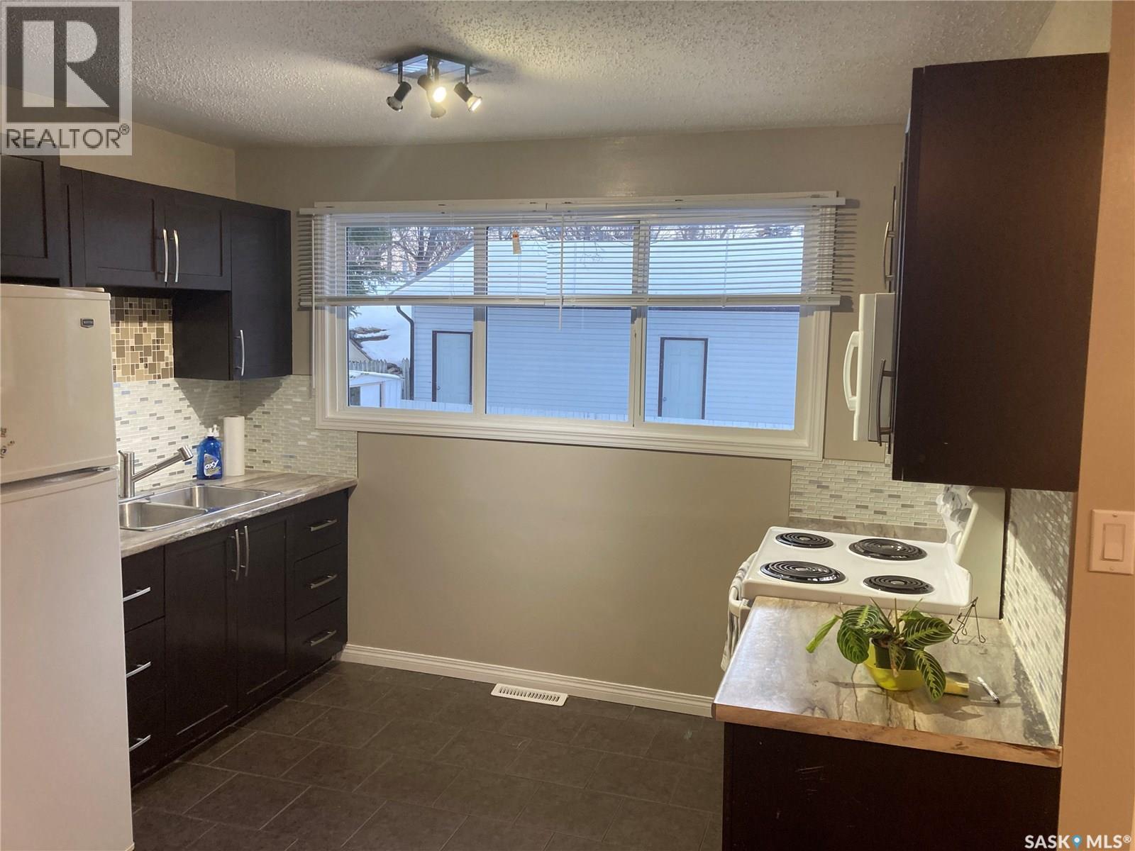 325 W Avenue N, Saskatoon, Saskatchewan  S7K 1N3 - Photo 4 - SK017526