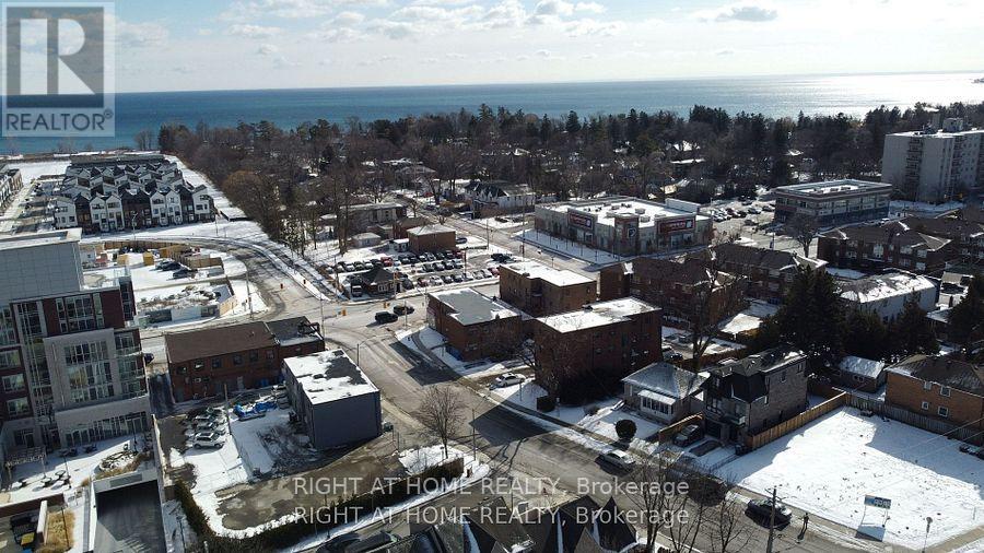 10 B And C Benson Avenue, Mississauga, Ontario  L5H 2P2 - Photo 7 - W12382842