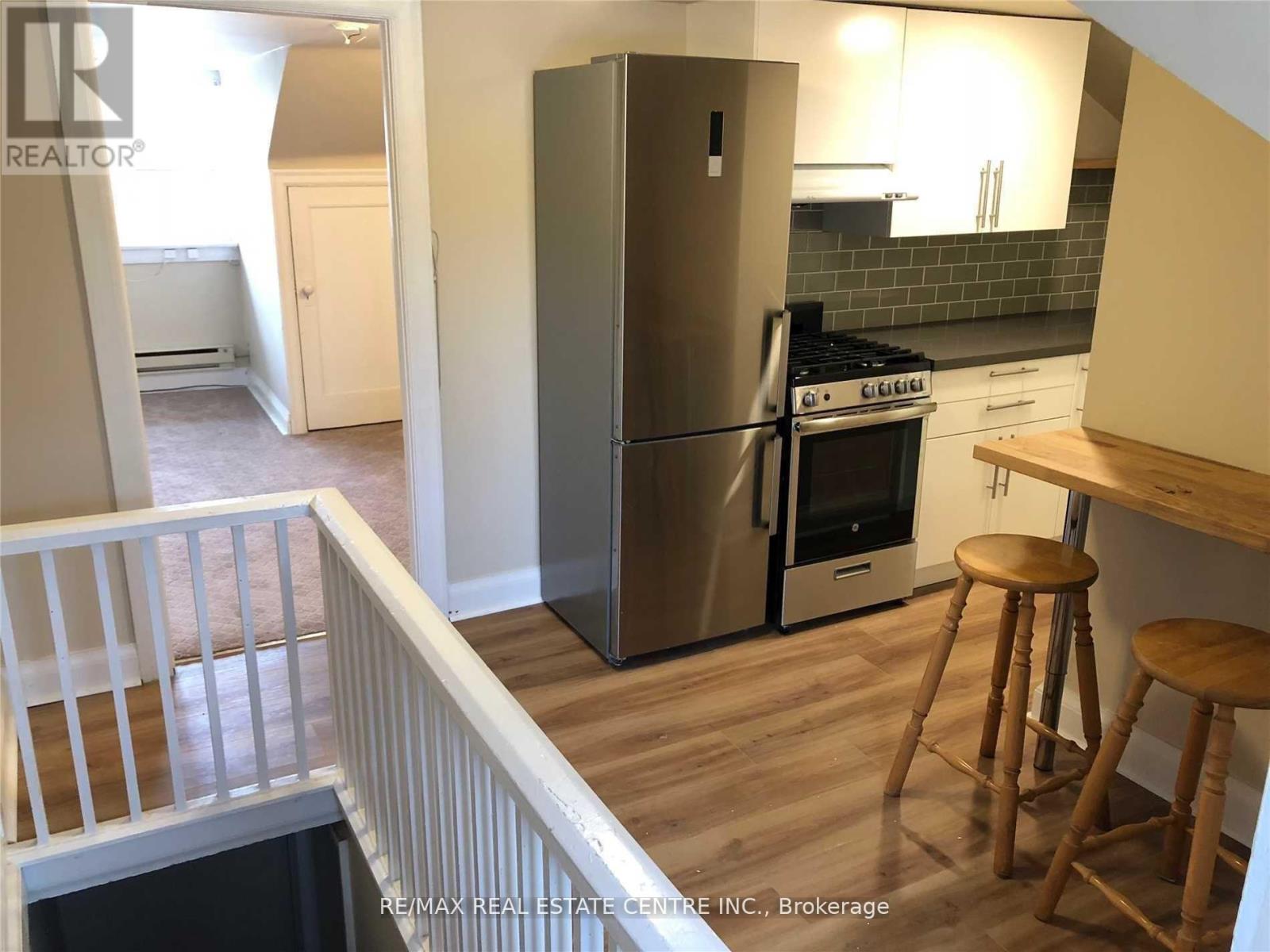 B - 22 Nelson Street E, Brampton, Ontario  L6V 1C9 - Photo 3 - W12382849