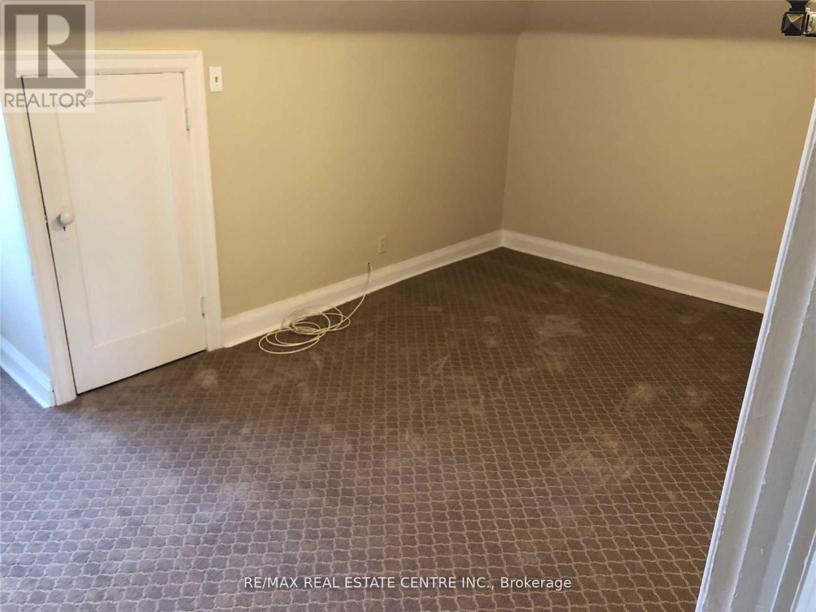 B - 22 Nelson Street E, Brampton, Ontario  L6V 1C9 - Photo 4 - W12382849