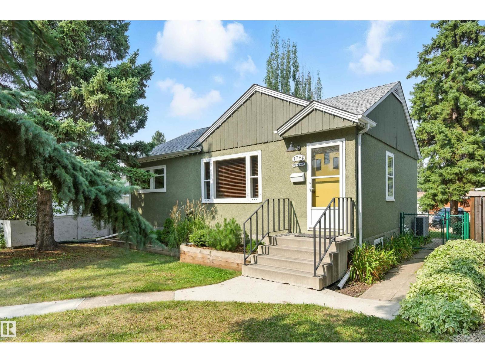 7744 86 Av Nw Nw, Edmonton, Alberta  T6C 1H8 - Photo 1 - E4456205