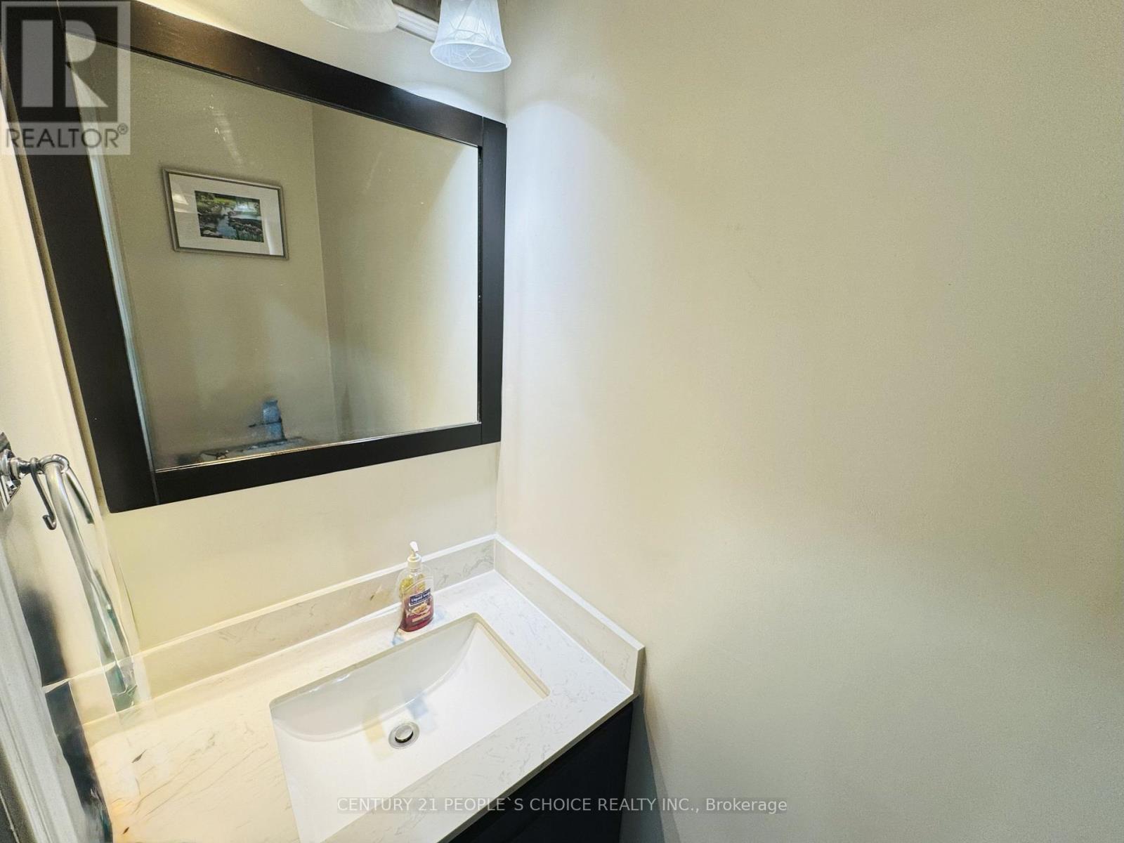 46 Hindquarter Court, Brampton, Ontario  L6S 2C4 - Photo 7 - W12382876
