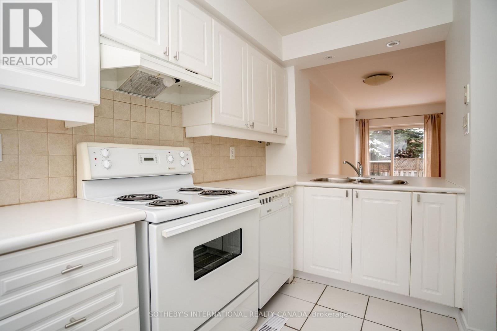 58a Poulett Street, Toronto, Ontario  M5A 1Z5 - Photo 14 - C12382887