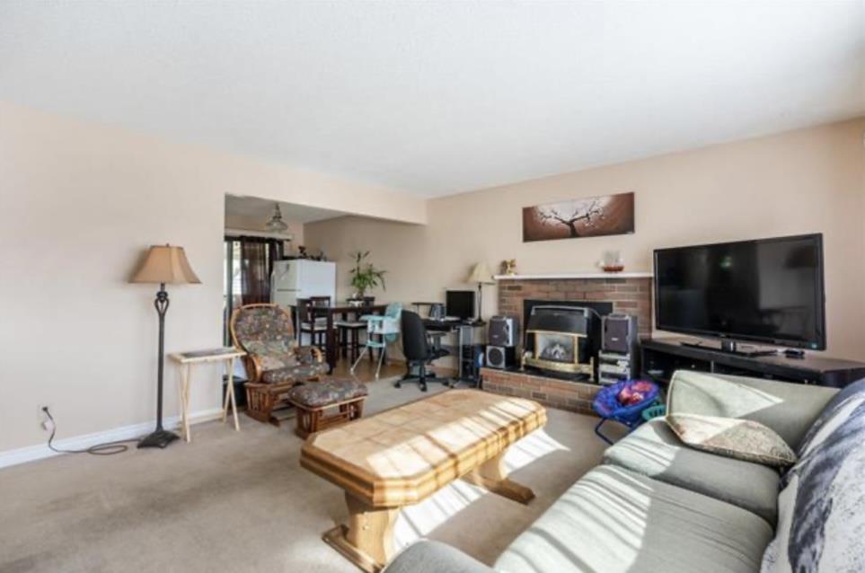 Property at 32393 EMERALD AVENUE image 4