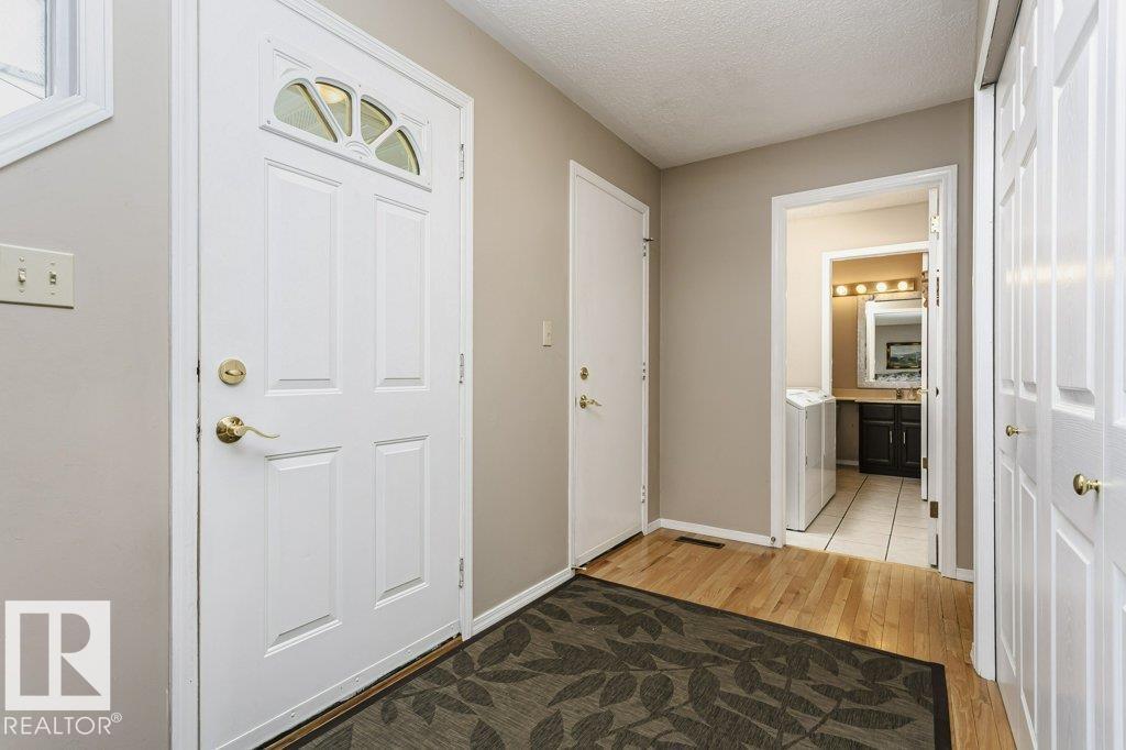 213 Burton Rd Nw, Edmonton, Alberta  T6R 1P8 - Photo 4 - E4456221
