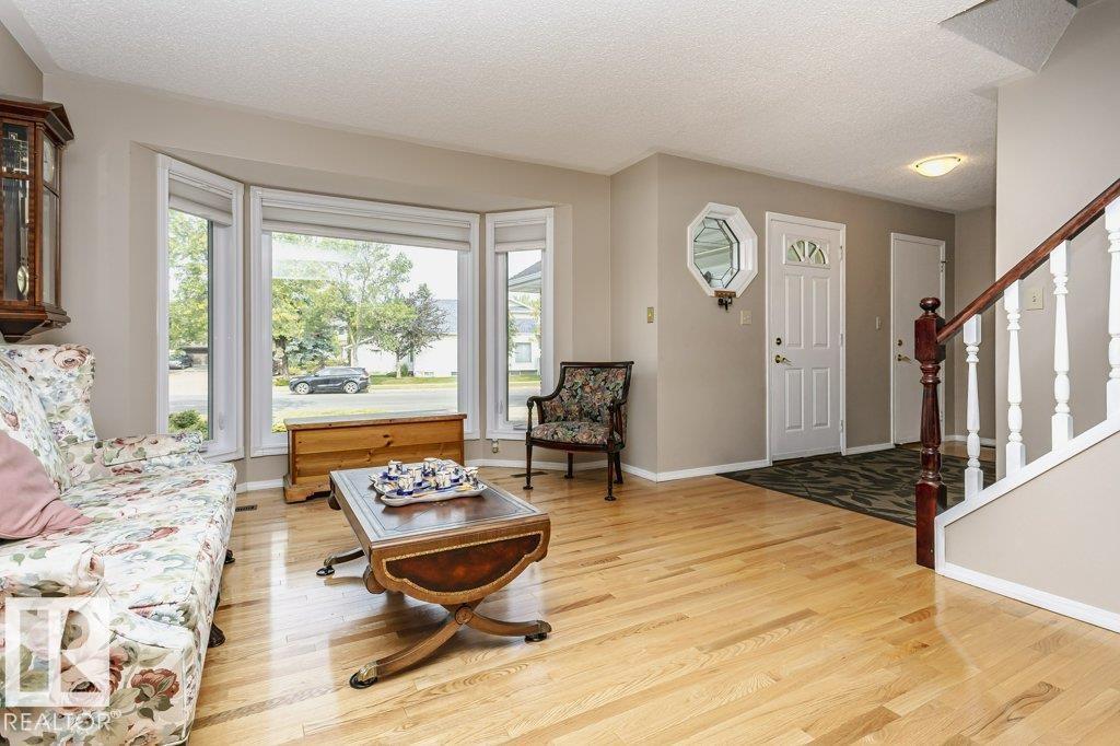 213 Burton Rd Nw, Edmonton, Alberta  T6R 1P8 - Photo 5 - E4456221