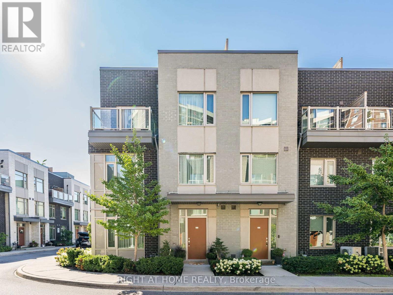 Property at 44 - 26 APPLEWOOD LANE image 2